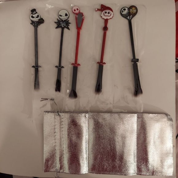 The Nightmare Before Christmas Makeup Brushes 5pcs Christmas Makeup Brush Set - Picture 6 of 8